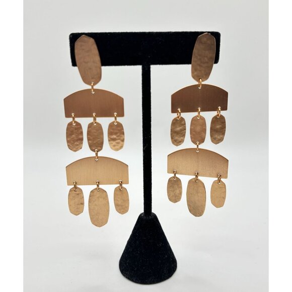 Kendra Scott Emmet Textured Gold Chandelier Drop Earrings - Picture 4 of 8